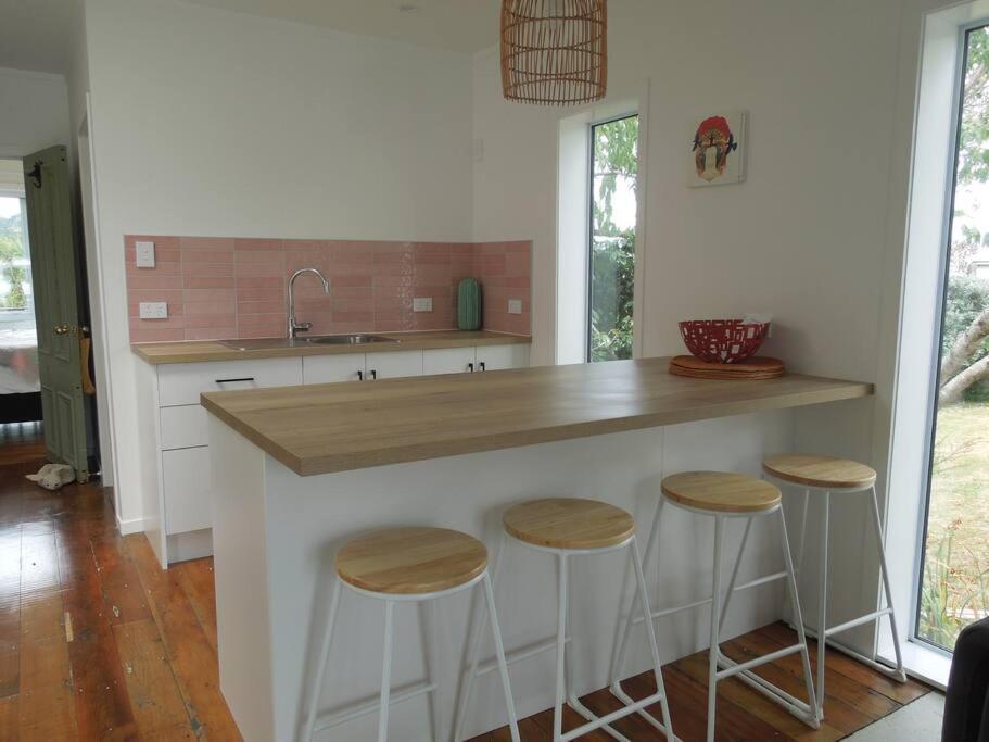Raglan, Walk To Harbour And Town, Garden Views Apartman Kültér fotó