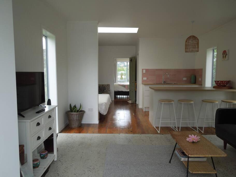 Raglan, Walk To Harbour And Town, Garden Views Apartman Kültér fotó